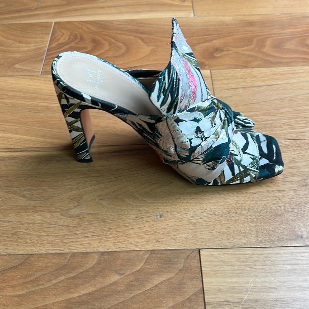 The most amazing brocade and metallic party heel!